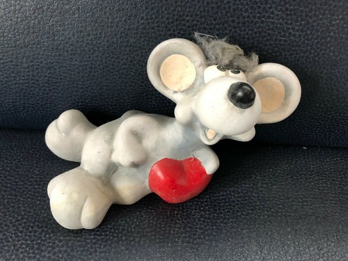 Tonfigur maus mit boxhandschuh - tonfigur,