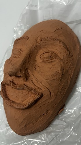 Selbstgemachte tonfigur - selbstgemachte,
