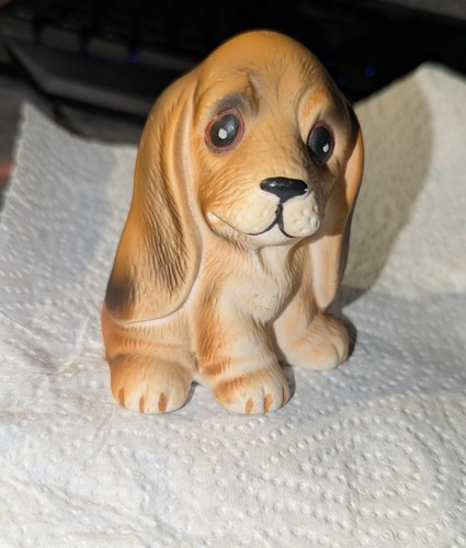 Süßes hündchen beaglem ton - hündchen, ton/
