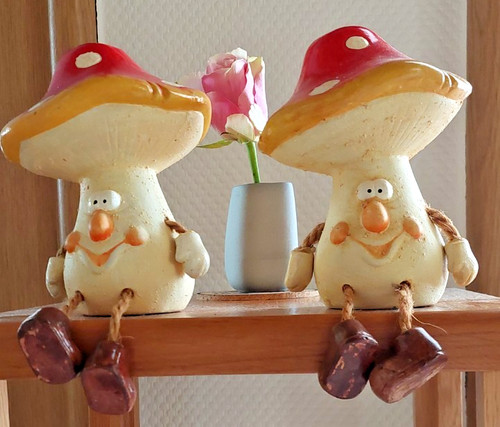 Deko figur pilz sitzend - sitzend, aus