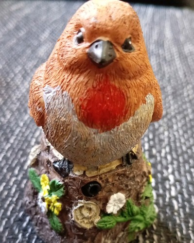 Deko figur vogel auf baumstamm - vogel,